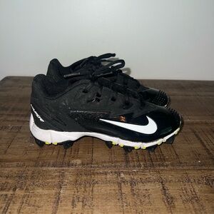 Kids sneakers/cleats in great condition.